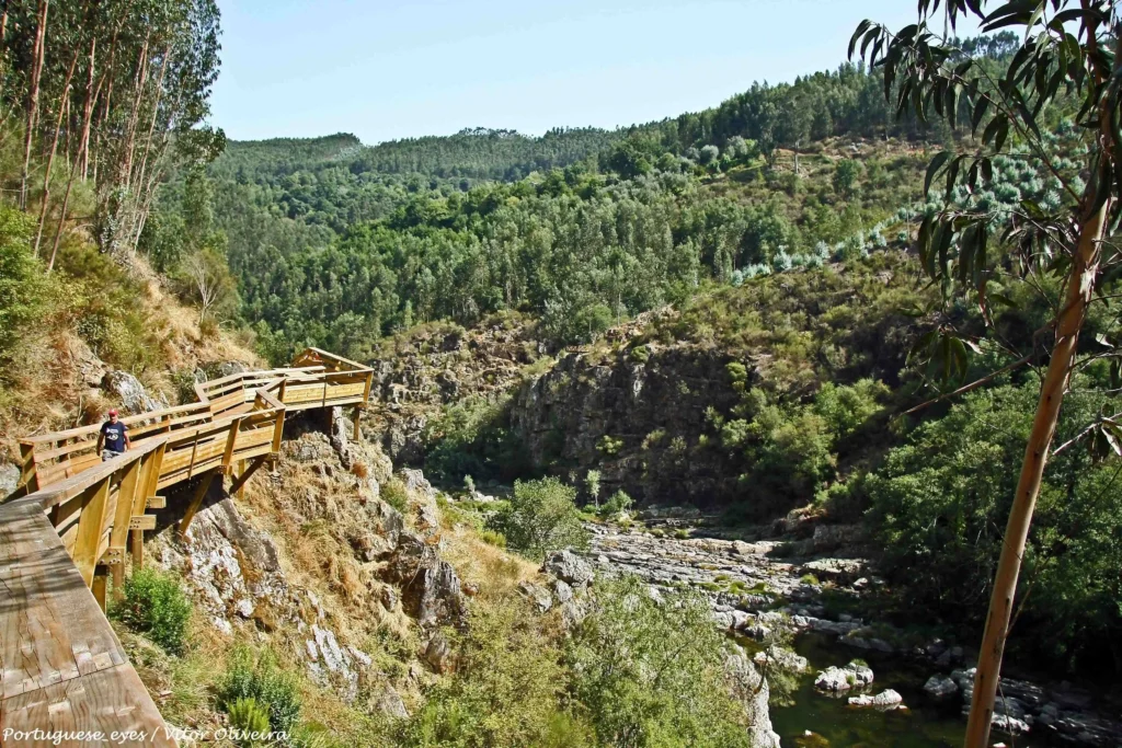 Photographie des Passadiços do Paiva, dans la région d'Arouca au Portugal.