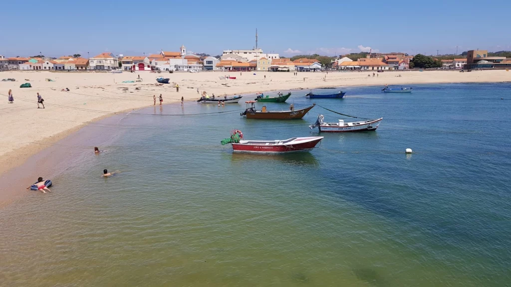 Photographie de la plage d'Aguda Située entre Espinho et Vila Nova de Gaia, proche de Porto au Portugal.